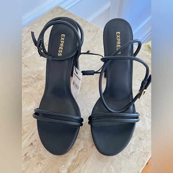 BRAND NEW Round Strap Platform Heeled Sandals - Picture 1 of 6